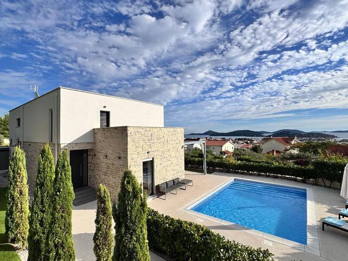 Villa pour 8 personnes, avec vue ainsi que piscine et jardin, animaux acceptés à Tribunj - 2