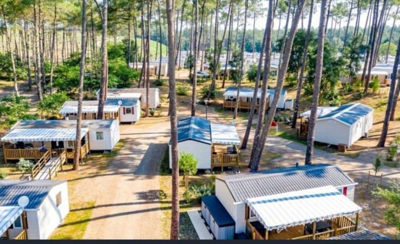 Camping pour 5 personnes, avec piscine et terrasse, adapté aux familles