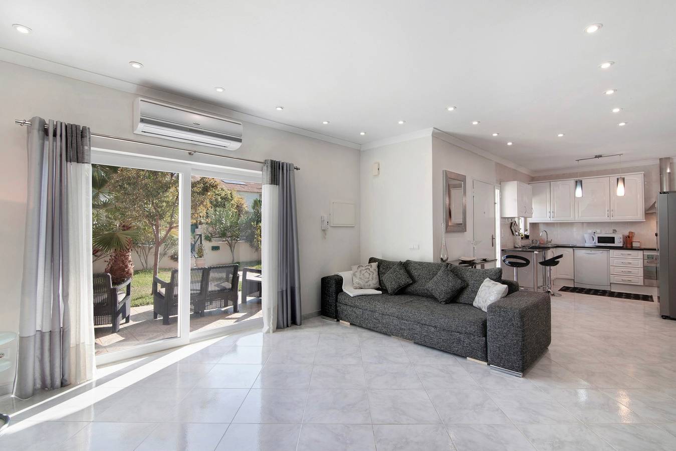 Villa 'Alonzo' with Private Pool, Wi-Fi and Air Conditioning in Albufeira, Faro District