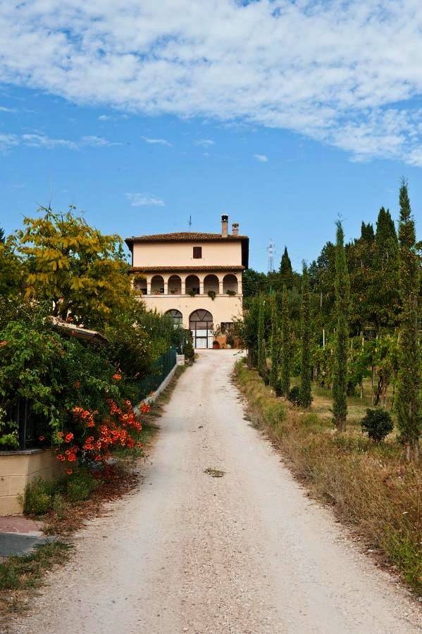Agriturismo per 3 persone, con Terrazza e Giardino nonché Panorama a Foligno