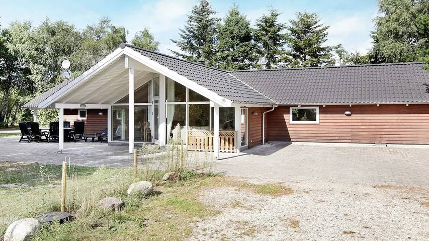 Ferienhaus für 13 Personen, mit Terrasse und Whirlpool sowie Sauna in Kramnitse - 3