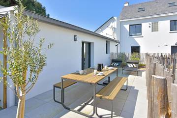 Gîte pour 6 personnes, avec terrasse dans Lerat