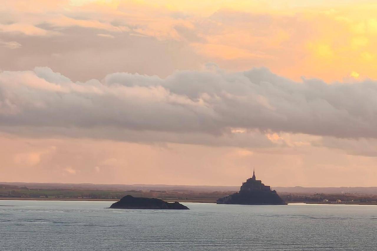 Three-Bedroom House in Champeaux, Baie du Mont-Saint-Michel