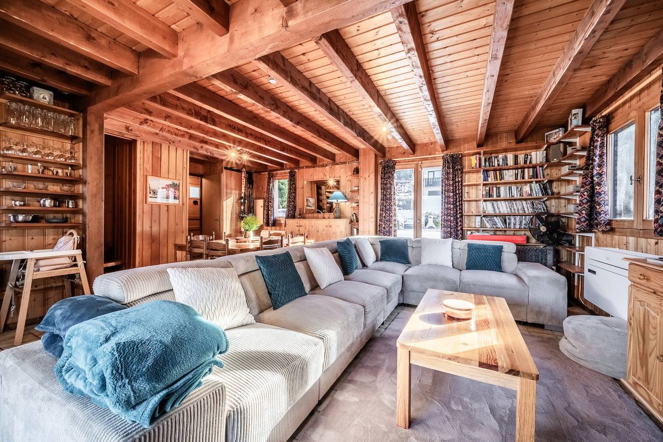 Chalet 'Des Charmes' con vistas a la montaña, terraza privada y Wi-Fi in Thollon-les-Mémises, Thonon-les-Bains region