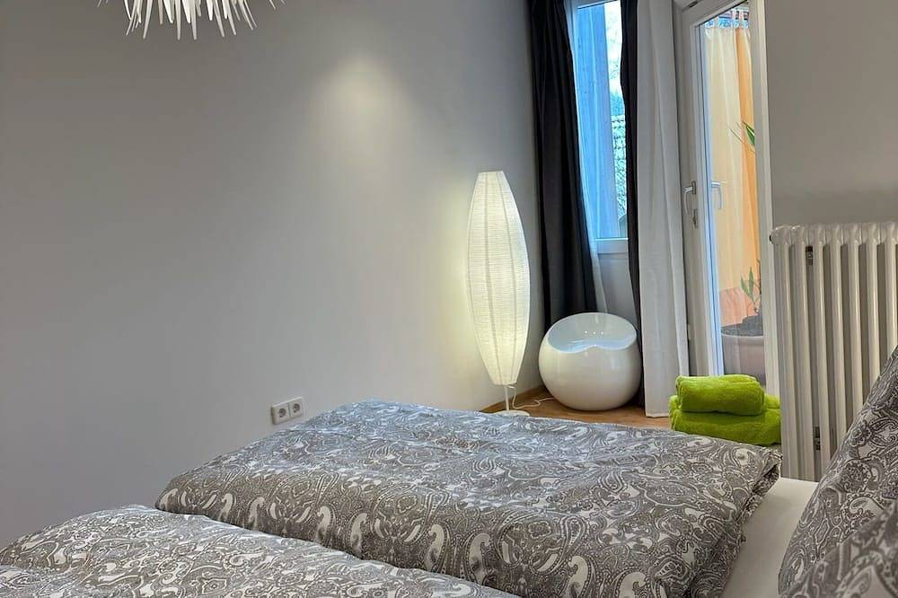 Ganze Wohnung, Parterrewohnung mit hellem Wintergarten, Terrasse, Kamin und Wlan  - Wohnung A in Neuenweg, Kleines Wiesental