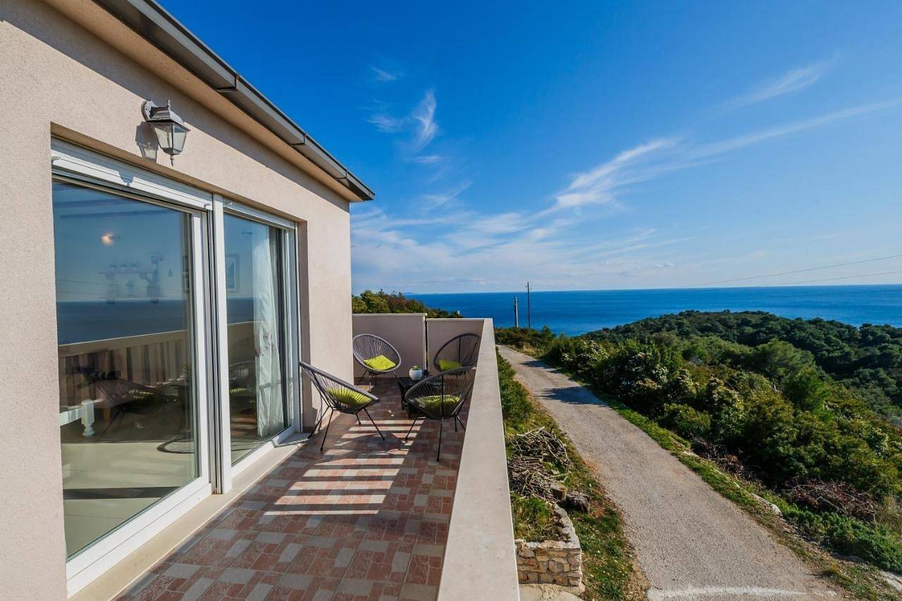 Villa with Sea View in Split-Dalmatien