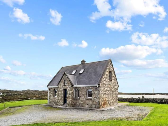 Holiday rental for 8 people, with garden, child-friendly in County Galway