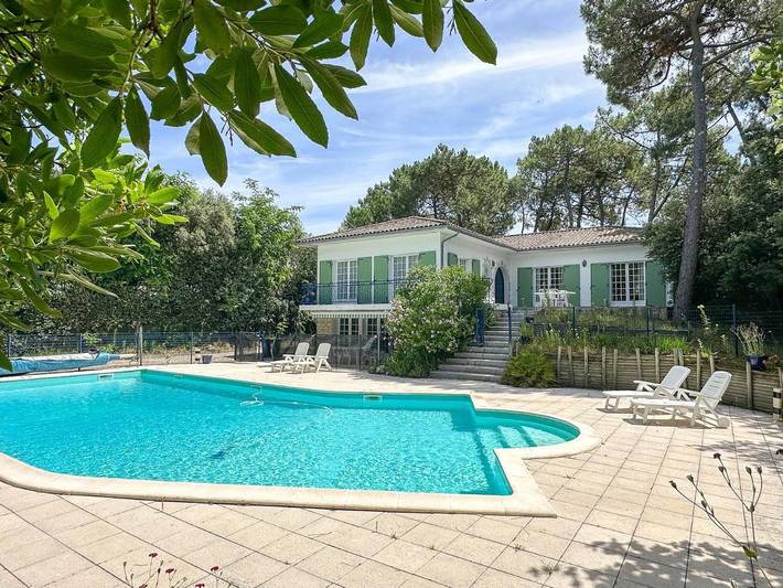 Villa pour 15 personnes, avec terrasse et piscine dans La Palmyre