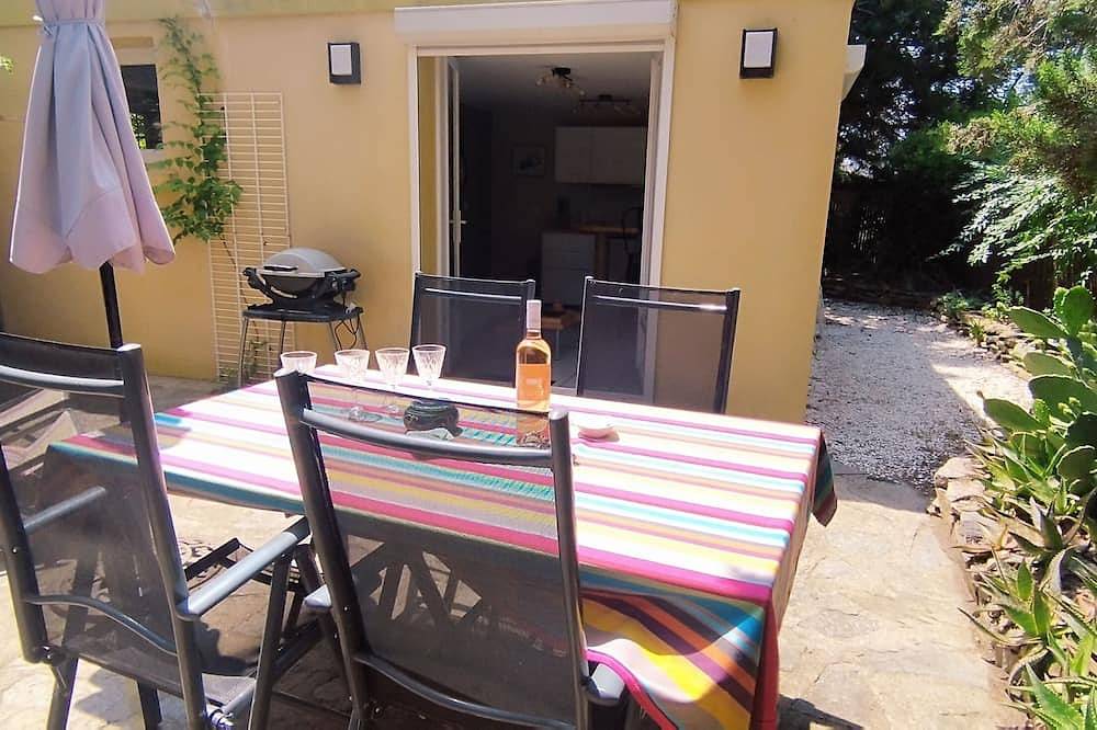 Charmante petite maison  climatisée avec terrasse et jardin clos in Bormes-les-Mimosas, Parc national de Port-Cros