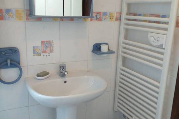 Gîte pour 6 personnes, avec terrasse ainsi que jardin et piscine à Saint-Dolay - 4