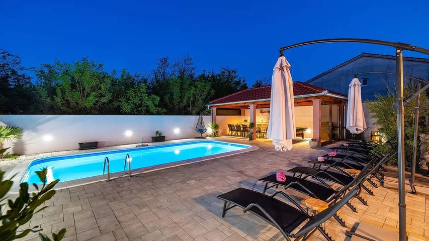 Villa pour 12 personnes, avec piscine et jardin à Nin - 4