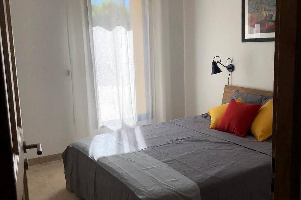 Small air-conditioned villa with heated swimming pool in Saint-Roman-de-Malegarde, Vaucluse