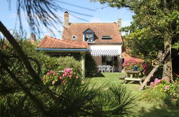 Gîte pour 6 personnes, avec jardin à Favières