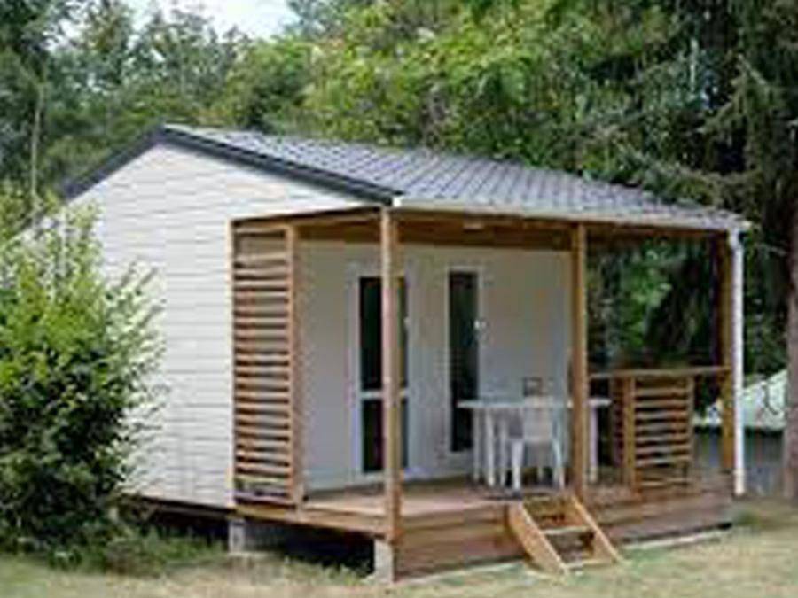 Flower Camping de Mars - Chalet 2 personnes - Chalet Confort 16m² - 1 chambre + terrasse couverte + Tv + clim in Cordelle, Région de Roanne