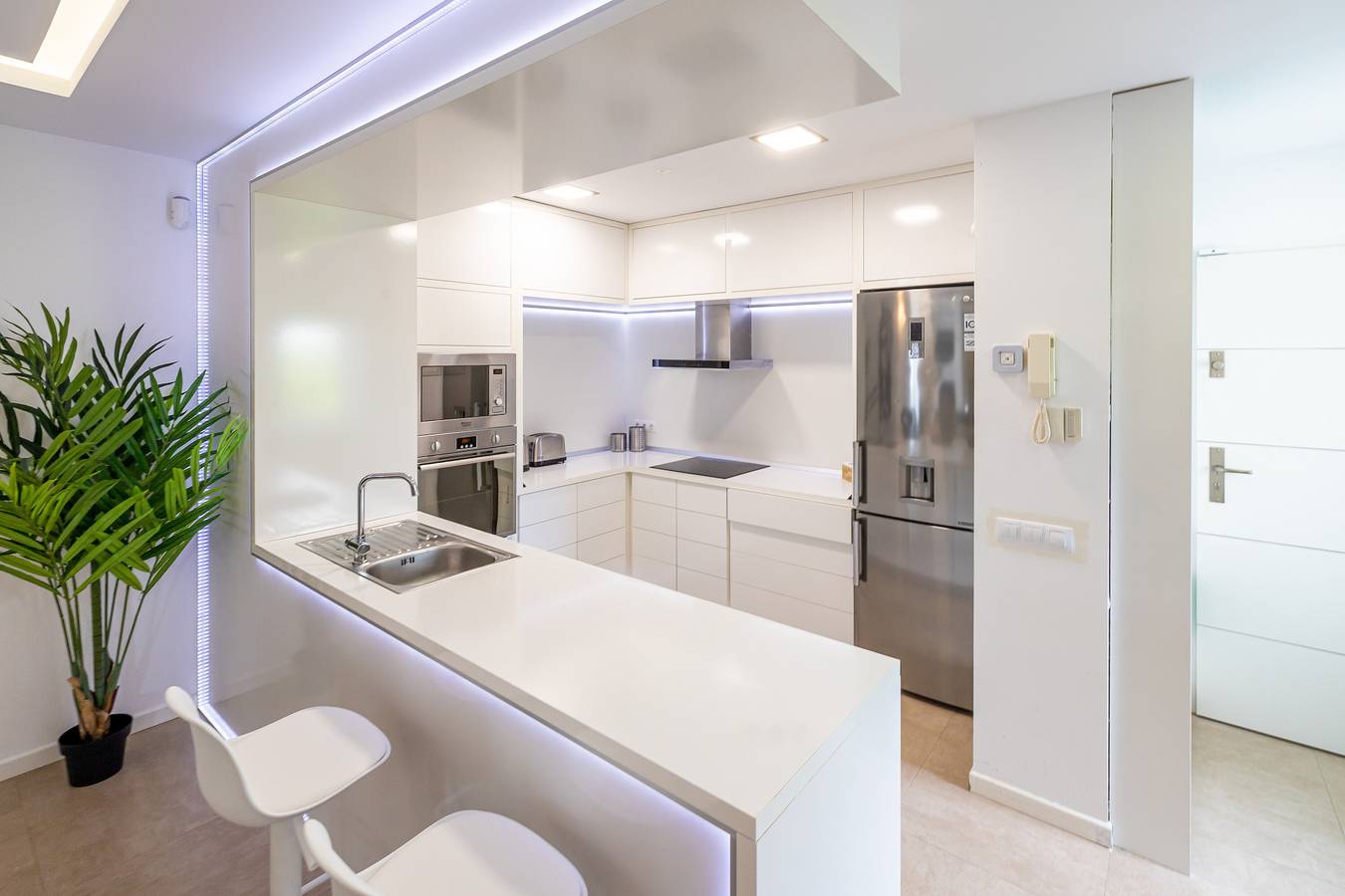 Apartamento entero, "Great Spacious Banus Appartment" cerca de la playa con Wi-Fi in Puerto Banús, Marbella