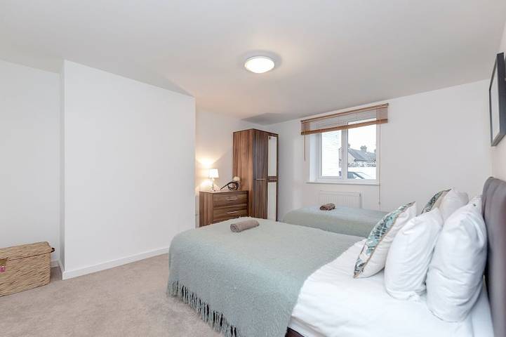 Appartement entier, 1) Jet de pierres de Heathrow, parking privé, excellentes liaisons de transport in Borough londonien de Hillingdon, Londres