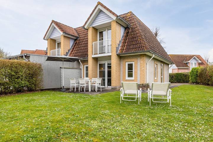 Villa voor 5 personen, with Balkon/Terras and Terras as well as Tuin and Zwembad in Kamperland