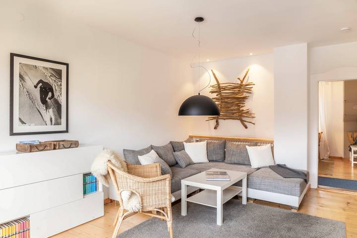Ganze Wohnung, Ferienwohnung "im Blauen Haus" mit Bergblick, Wlan, 2 Balkonen und Garten in Garmisch-Partenkirchen, Bayerische Alpen