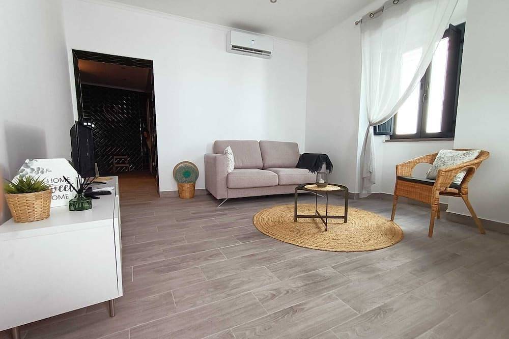 Casa situada na antiga R. Nova de Levante. Zona típica da cidade cubista. in Olhão, Parque Natural da Ria Formosa