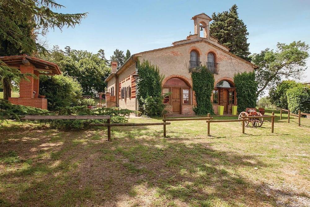 Prachtig huis met 5 slaapkamers in. in Crespina Lorenzana, Provincie Pisa