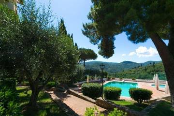 Ferienwohnung für 4 Personen, mit Pool und Garten sowie Kinderpool und Ausblick in Porto Santo Stefano