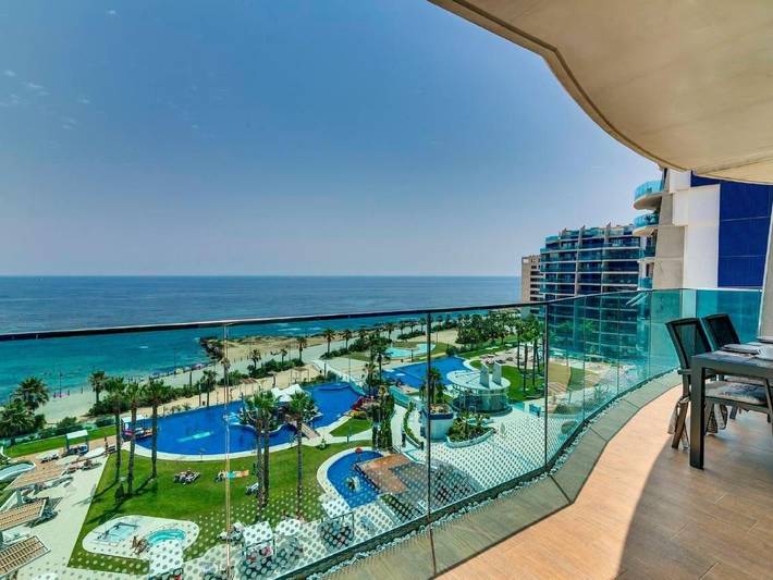 Location de vacances pour 5 personnes, avec balcon et piscine dans Punta Prima (Alicante)