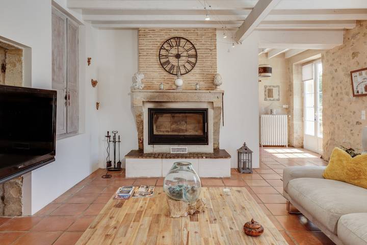 Villa 'La Maison Des Vignes' avec piscine privée, terrasse privée et Wi-Fi in Saint-Pierre-de-Bat, Région de Langon