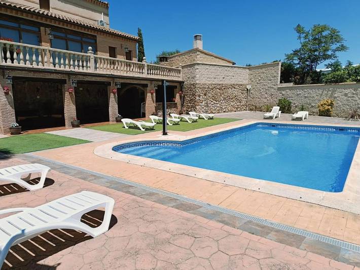 Casa de vacaciones para 15 personas, con jardín y terraza además de piscina y vistas en Montes de Toledo - 2