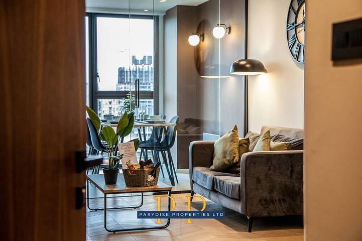 Loft for 2 people, with yard in Manchester