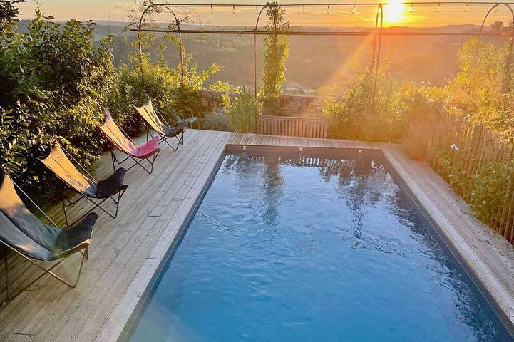 Maison de vacances pour 8 personnes, avec jacuzzi ainsi que jardin et terrasse, animaux acceptés à Domme