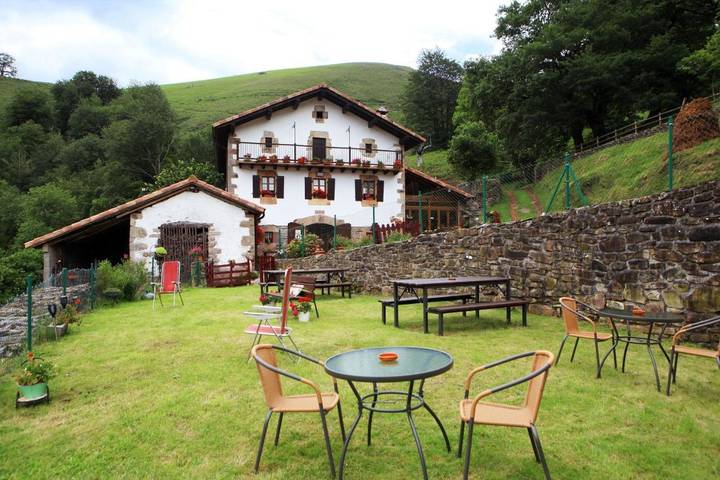 Casa rural para 2 personas, con Balcón y Terraza además de Jardín y Vistas en Valle de Baztan