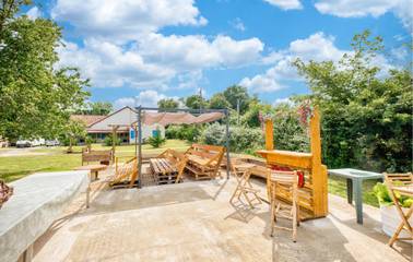 Gîte pour 4 personnes, avec terrasse et jardin, animaux acceptés à Bourg-du-Bost