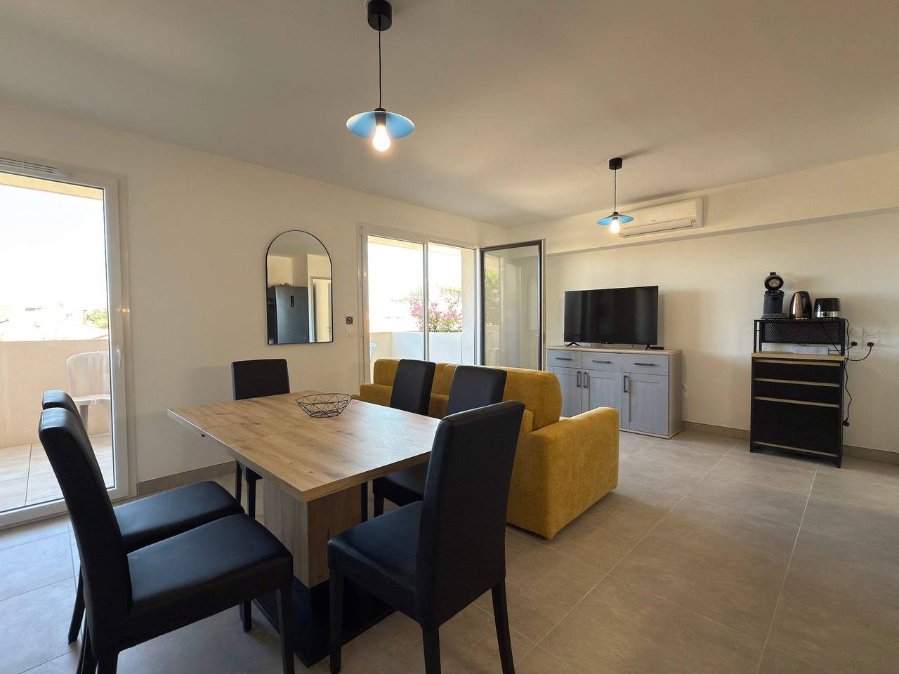 Entire apartment, F3 Confort & Piscine , 300m de la Plage in Sérignan, Côte d'Améthyste