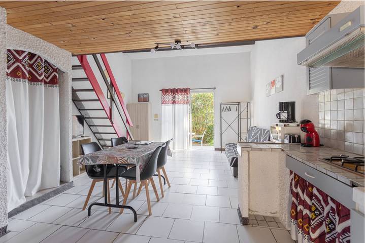 Casa de Vacaciones 'La Capelle 4 Personas 876' con Piscina Compartida, Wi-Fi y Aire Acondicionado in Roquefort-des-Corbières, Costa mediterránea (Francia)