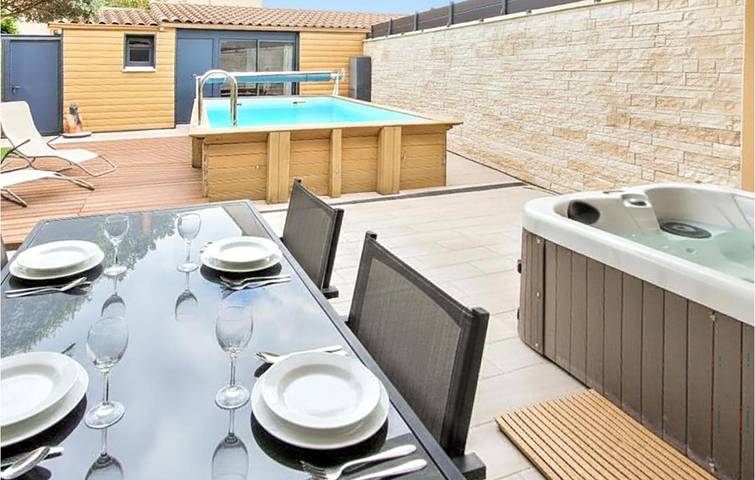 Location de vacances pour 2 personnes, avec jardin ainsi que piscine et jacuzzi à Jonquerettes