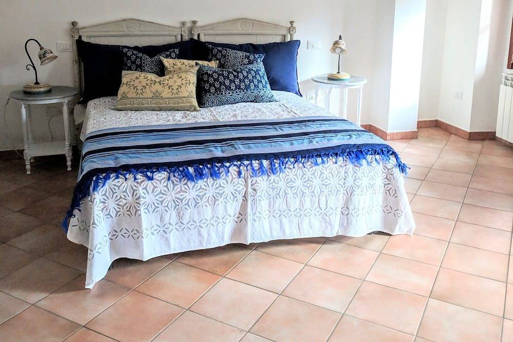 Apartamento entero, Encantador apartamento en un molino histórico a 5 minutos de la playa 008052 Lt 0287 in San Bartolomeo al Mare, Riviera di Ponente