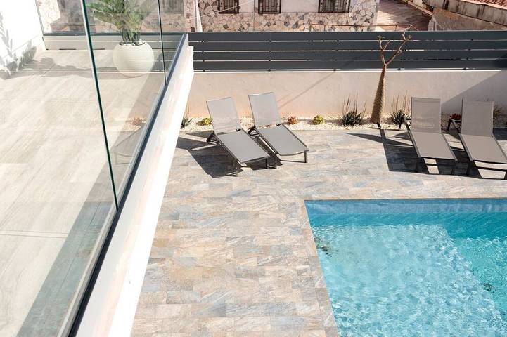 Appartamento vacanze per 6 persone, con giardino e terrazza nonché piscina a Siracusa