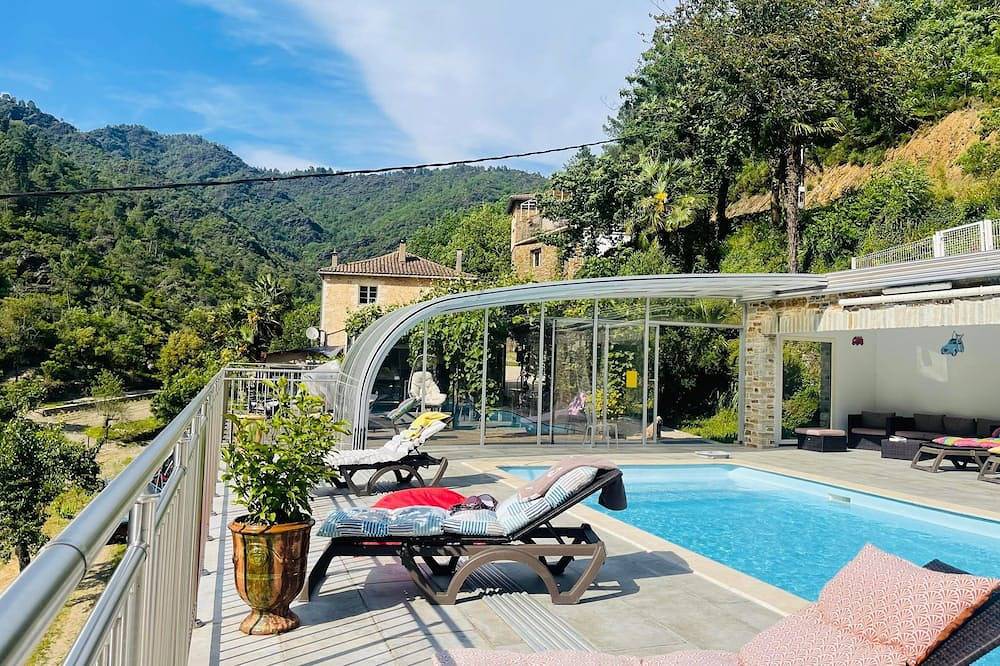 Maison en pierres au coeur des Cévennes avec piscine couverte et chauffée in Saumane, Parc national des Cévennes