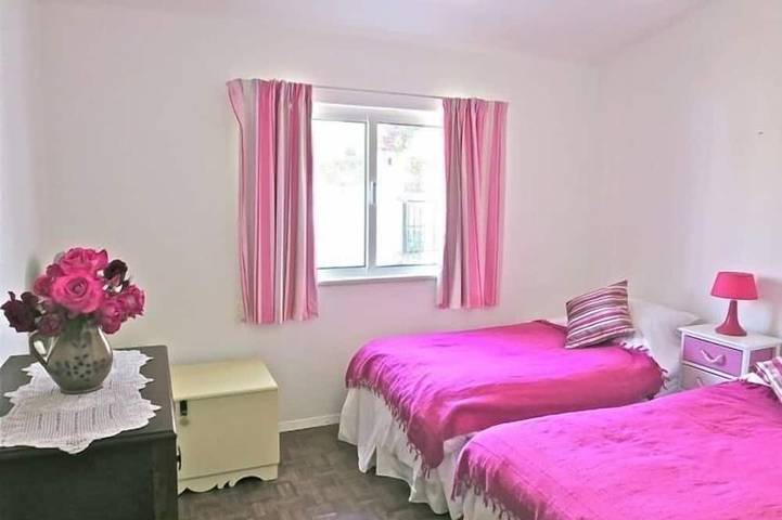 Familienvilla. Freistehender großer Pool, 3 Schlafzimmer, 2 Badezimmer, Meerblick in Carvoeiro, Estômbar e Parchal