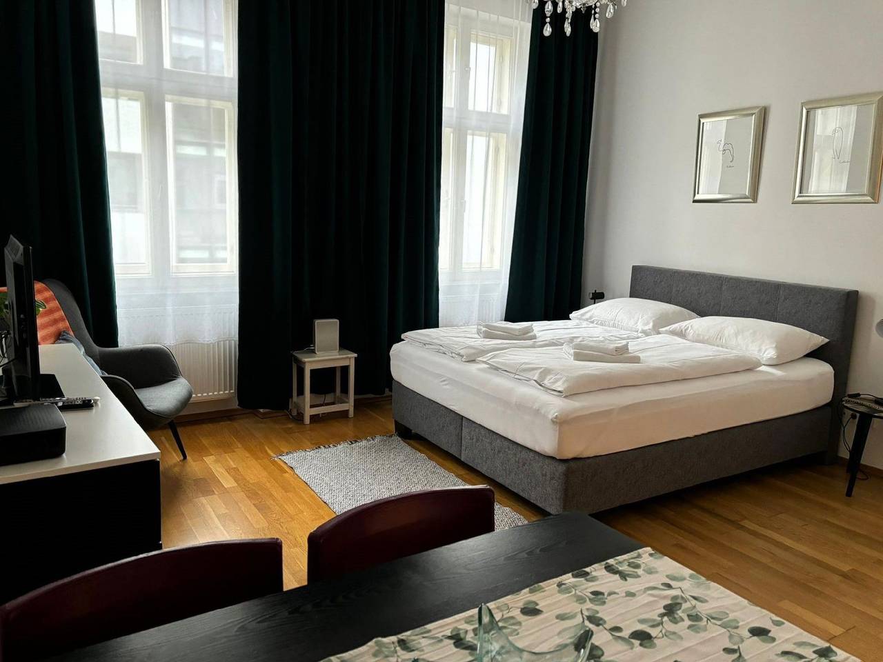 Entire holiday apartment, Central and quiet flat directly on the Augarten in Vienna, Vienna Woods