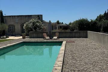 Gîte pour 2 personnes, avec jardin et piscine à Cheval-Blanc