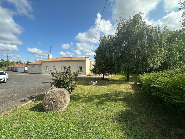 Location de vacances pour 10 personnes, avec jardin, adapté aux familles à Saint-Laurent-du-Mottay