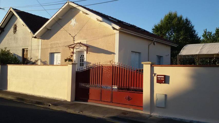 Location de vacances pour 2 personnes, avec Terrasse et Jardin à Cenon