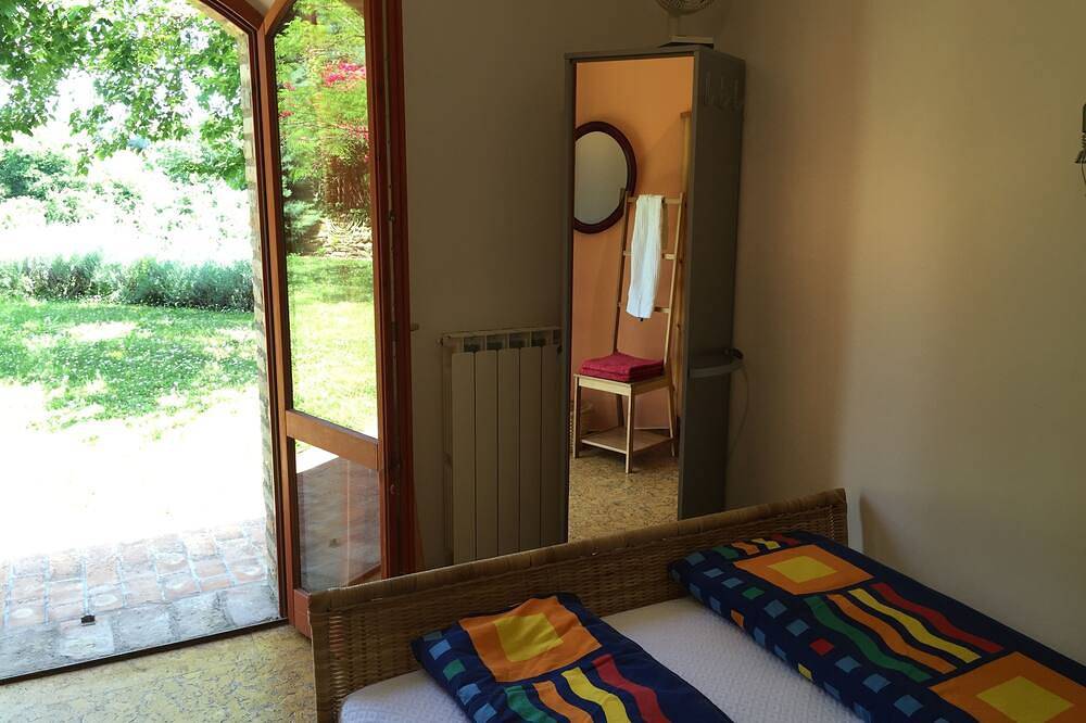 Complete refurbished old farmhouse with pool and garden in Barchi, Terre Roveresche