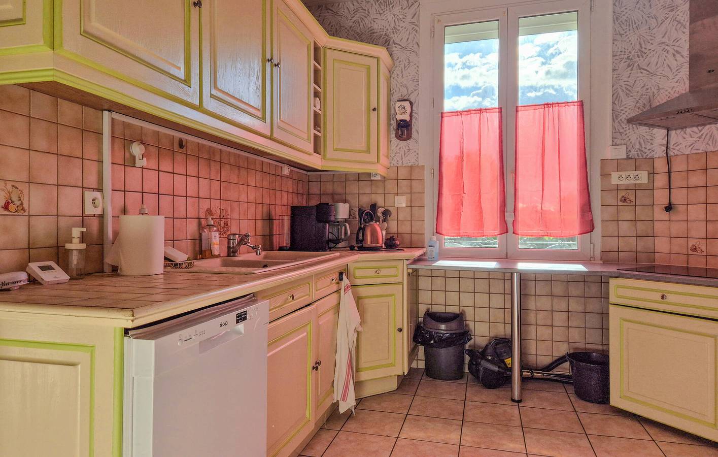 Cozy Garden Apartment with WiFi and Parking in Haute-Marne