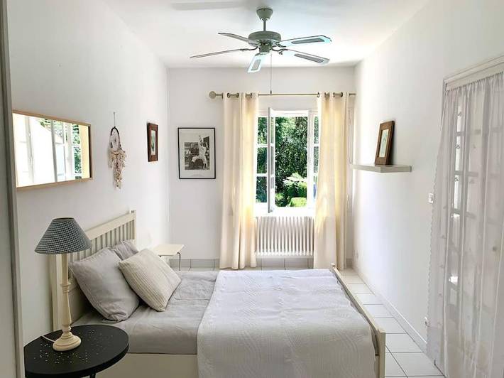 Location de vacances pour 8 personnes, avec Terrasse ainsi que Jardin et Piscine à Pons