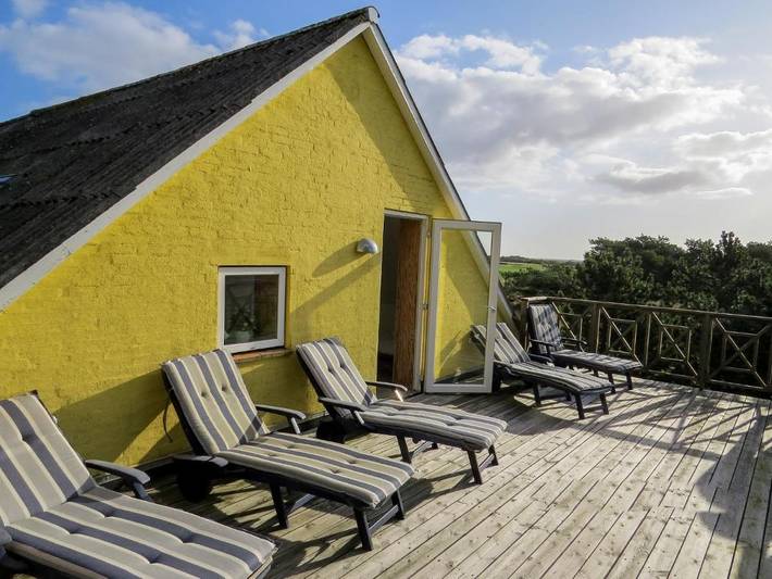 Ferienhaus für 22 Personen, mit Balkon und Whirlpool sowie Terrasse und Garten in Mandø