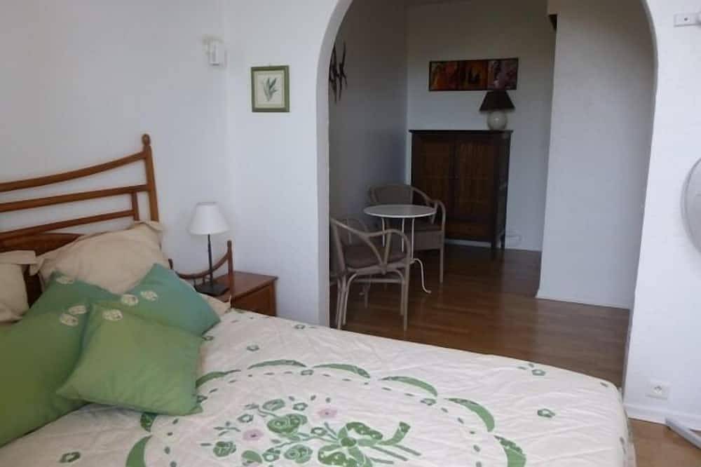 Coquette Provençal house facing south and sea view near the beach in Golfe-Juan, Vallauris