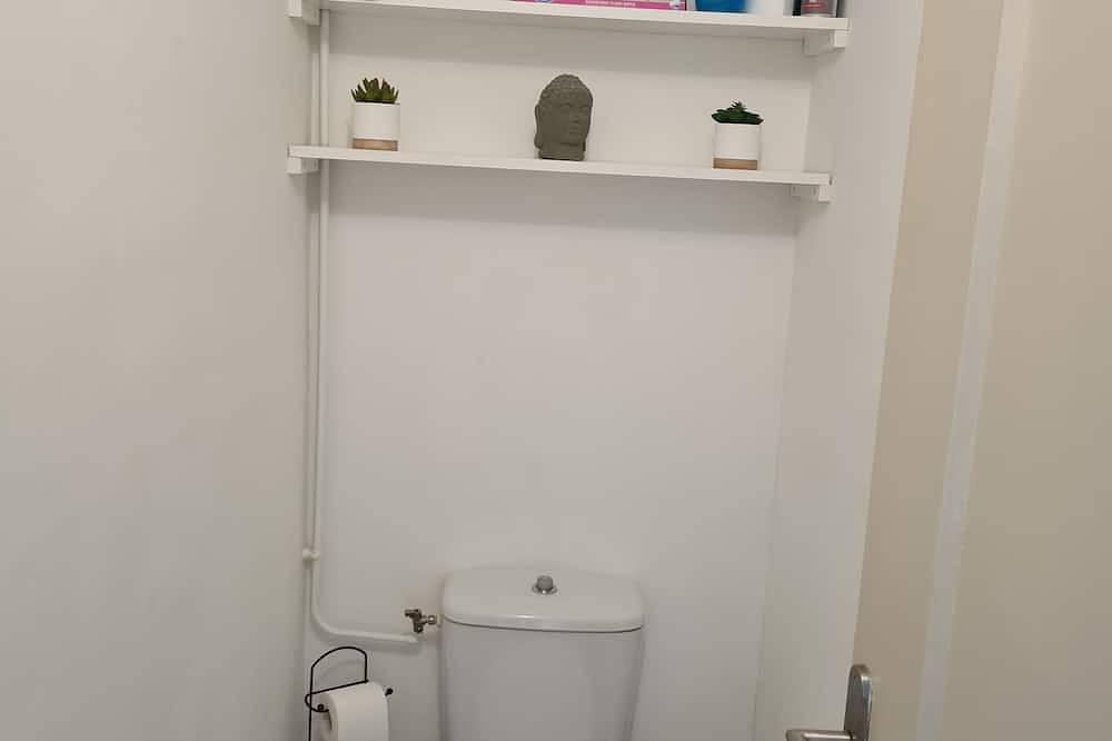 Appartement entier, 3p apartment with quiet balconies in lively Wifi area in Calais, Région de Calais