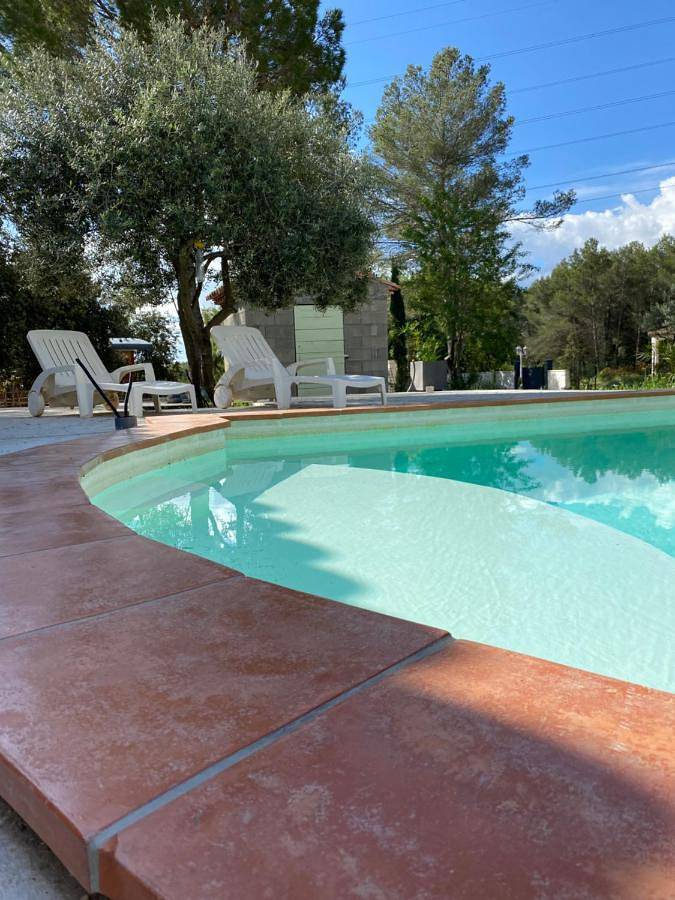 Location de vacances pour 2 personnes, avec piscine ainsi que jardin et balcon à La Motte - 4